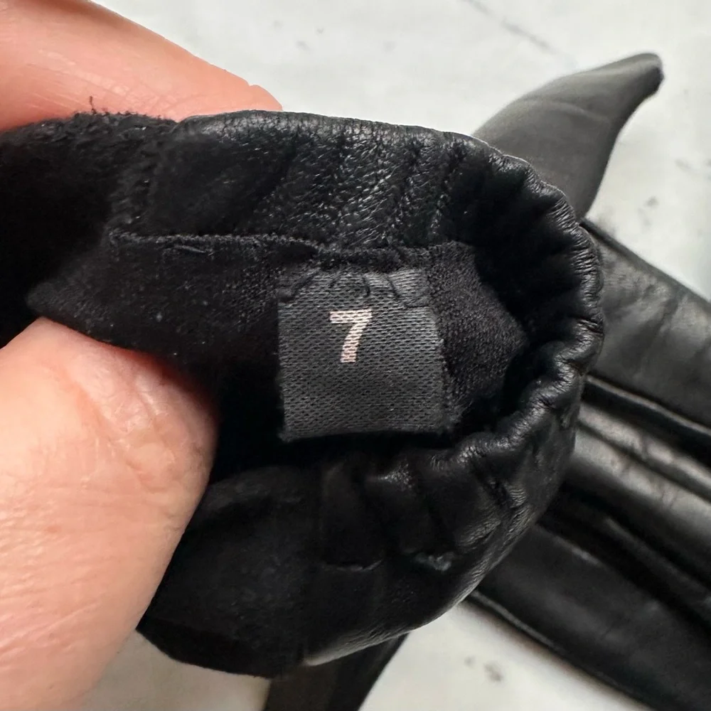 Gucci Black Leather Gloves with signature GG logo - Picture 7 of 11